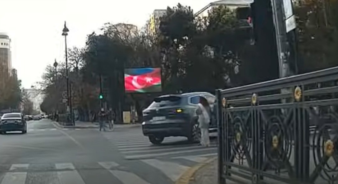 Piyadaya yol verməyən sürücü saxlanıldı &ndash; VİDEO