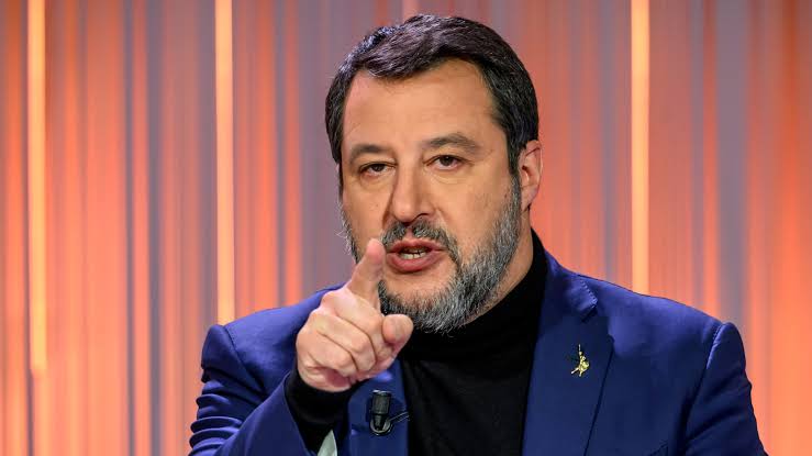 İtaliyalı nazir müavinindən Zelenskiyə: &ldquo;Dostum, müharibəni uduzursan, ləyaqəti itirirsən&rdquo;