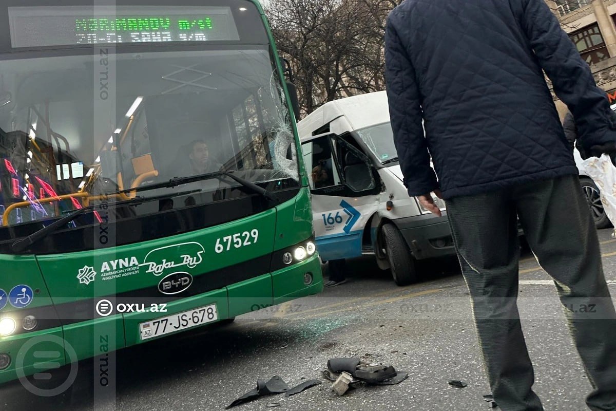 "BakuBus"ın avtobusu yük maşını ilə toqquşdu
