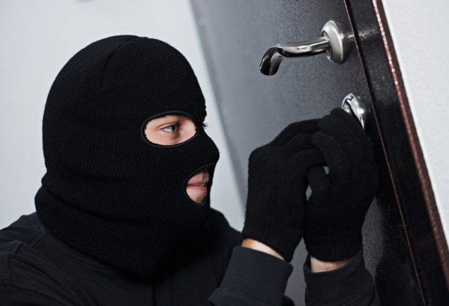 Bakıda evlərdən oğurluq edən şəxs TUTULDU