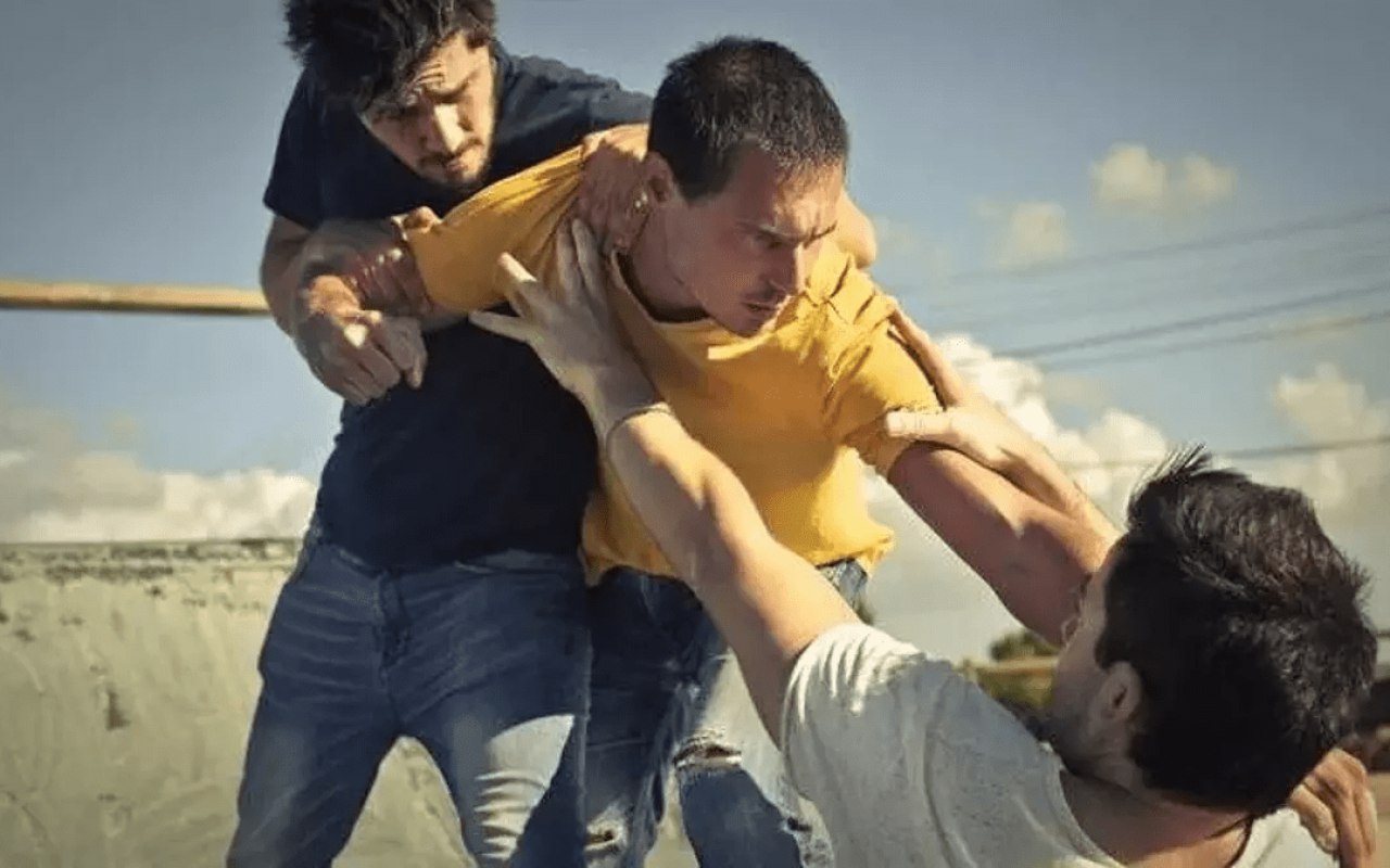 Bakıda qısqanc ər arvadına görə dayısı oğlunu küçədə DÖYDÜ Bakıda qısqanc ər arvadına görə dayısı oğlunu küçədə DÖYDÜ