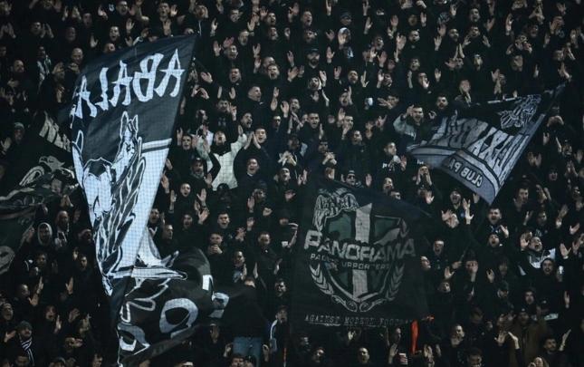 Azarkeşləri daşıyan mikroavtobus qəzaya uğradı - FOTO