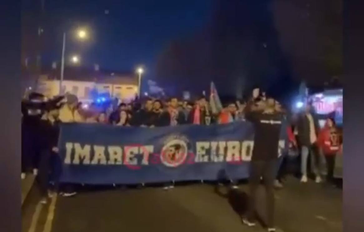 &ldquo;Qarabağ&rdquo; azarkeşləri Liverpulda stadiona doğru yürüş edirlər - ANBAAN VİDEO