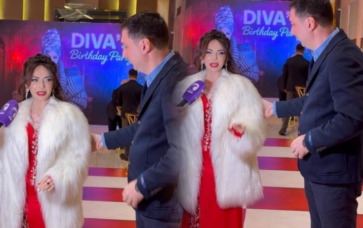 Anasının vəfatından sonra hər yerə həyat yoldaşı ilə gedir