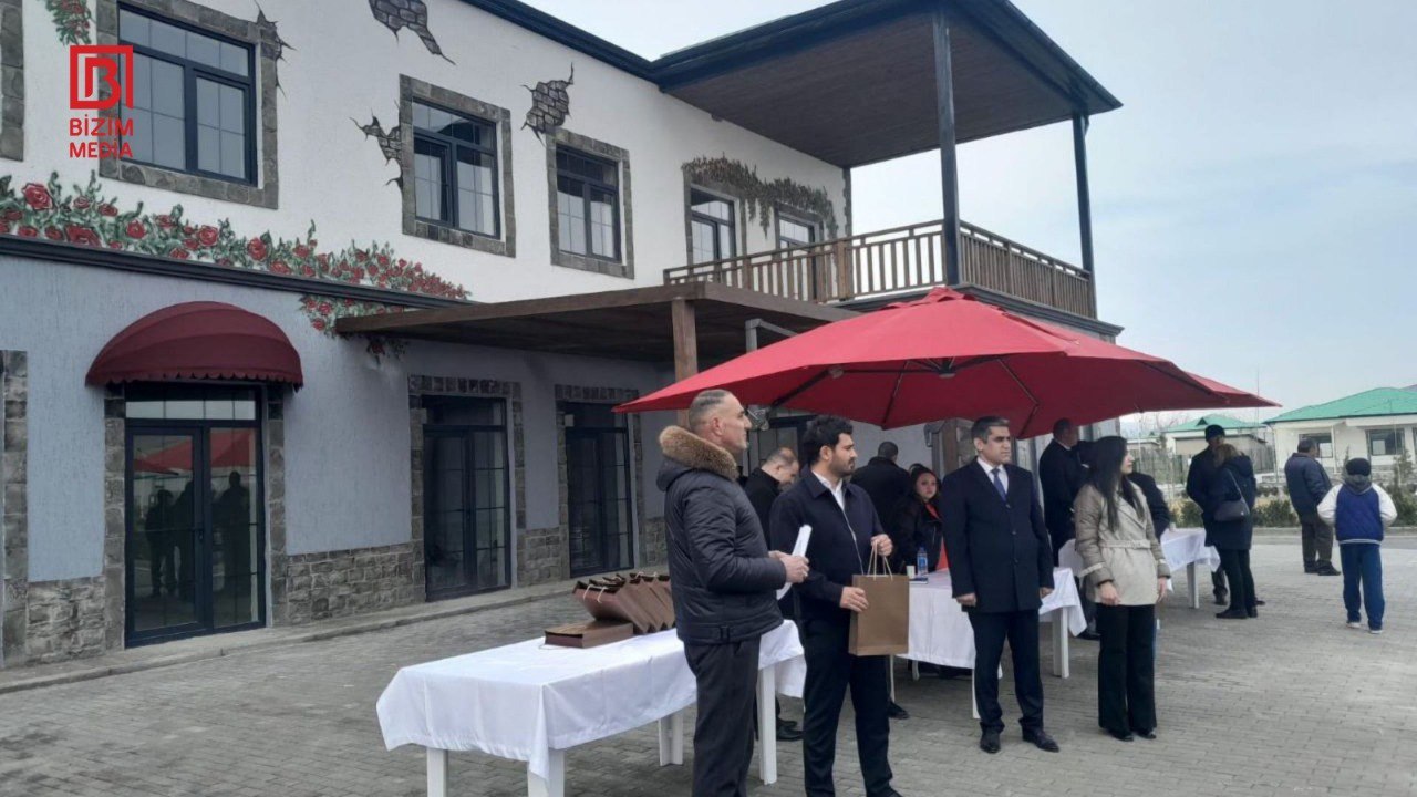 Məmmədbəyli kəndində daha 26 ailəyə evlərinin açarları təqdim olundu – FOTO Məmmədbəyli kəndində daha 26 ailəyə evlərinin açarları təqdim olundu – FOTO