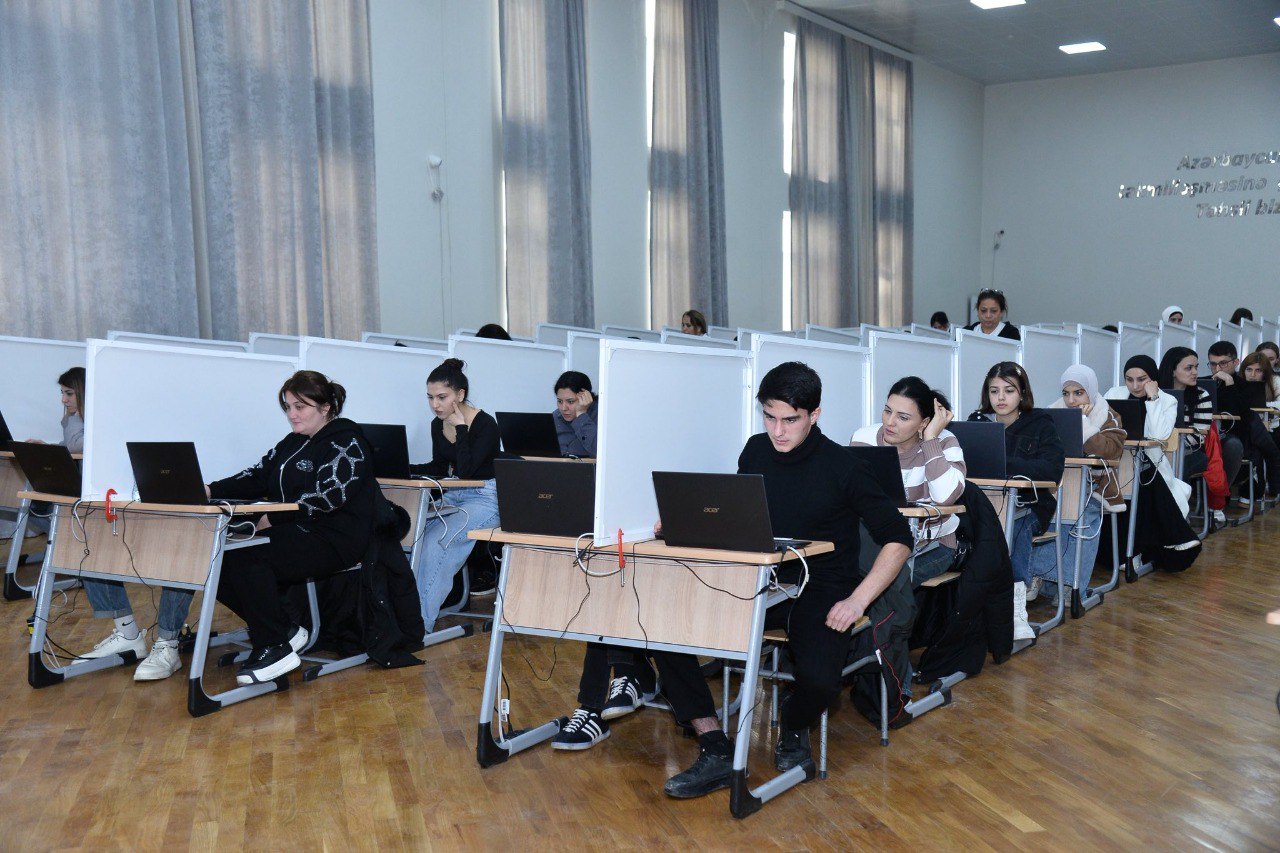 İlk dəfə elektron qaydada eksternat imtahanları KEÇİRİLDİ İlk dəfə elektron qaydada eksternat imtahanları KEÇİRİLDİ