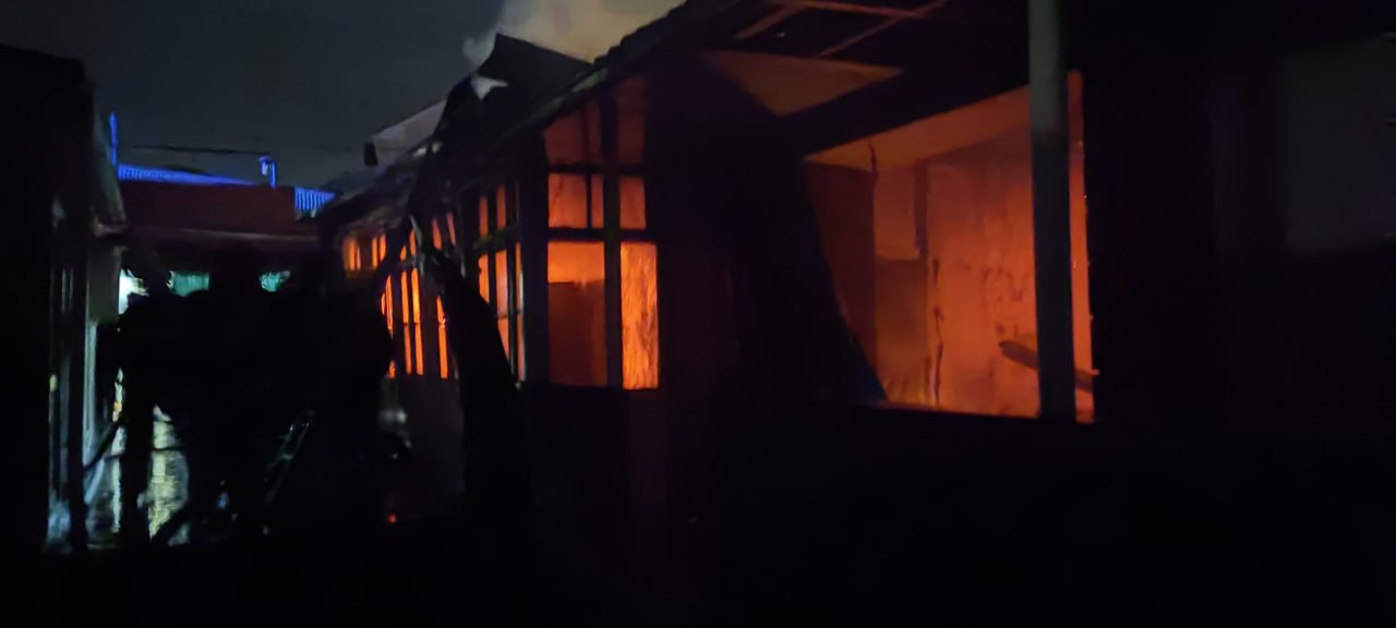 Səhiyyə Nazirliyinin balansında olan tikili yandı