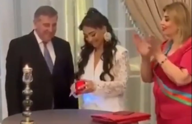 Azərbaycanda 67 yaşlı general evləndi &ndash; Özündən 35 yaş kiçik xanımla