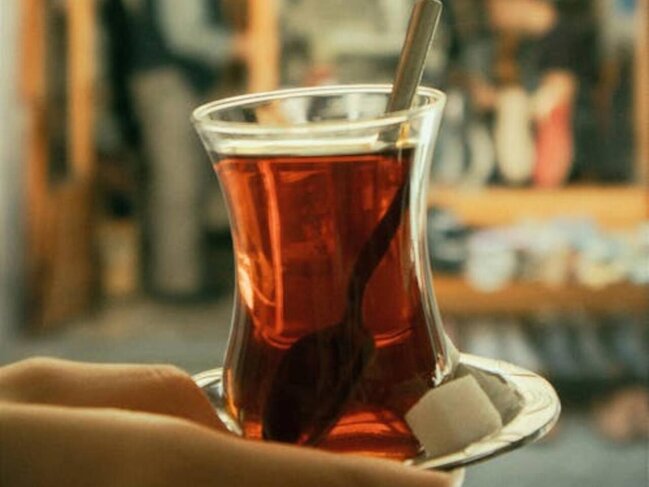 Bu çayları əsla almayın: Bir fincan çayda 15 plastik parça