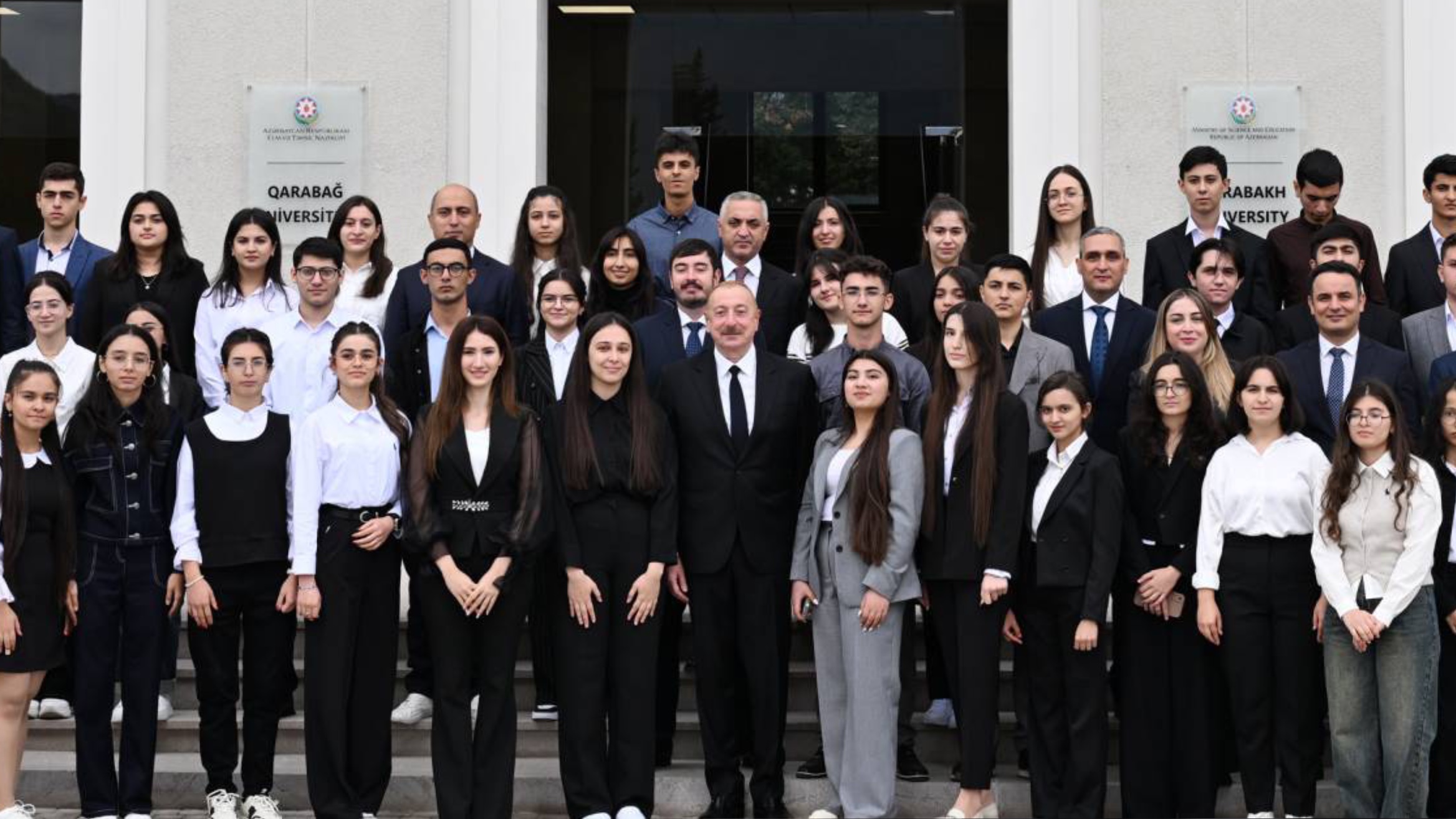 İlham Əliyev: "Biz gənc nəslimizlə haqlı olaraq fəxr edə bilərik" – FOTO İlham Əliyev: "Biz gənc nəslimizlə haqlı olaraq fəxr edə bilərik" – FOTO