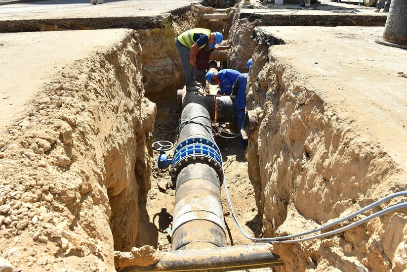 Gəncədə kanalizasiya xəttinin təmiri zamanı PARTLAYIŞ: Xəsarət alanlar var - VİDEO