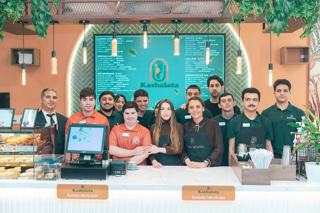 Alena Əliyeva “Kaşalata” kafedə - FOTO Alena Əliyeva “Kaşalata” kafedə - FOTO