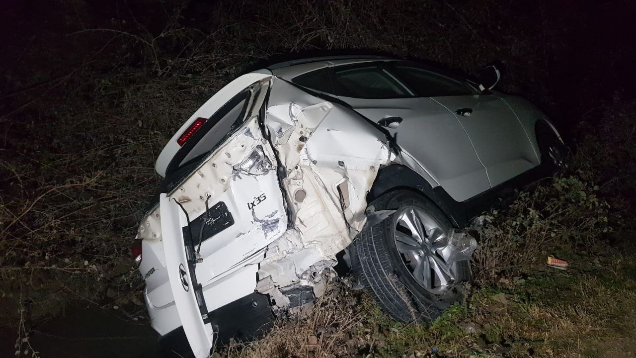 Göyçayda avtomobil işıq dirəklərini aşırdı, 3 kənd işıqsız qaldı - FOTO Göyçayda avtomobil işıq dirəklərini aşırdı, 3 kənd işıqsız qaldı - FOTO