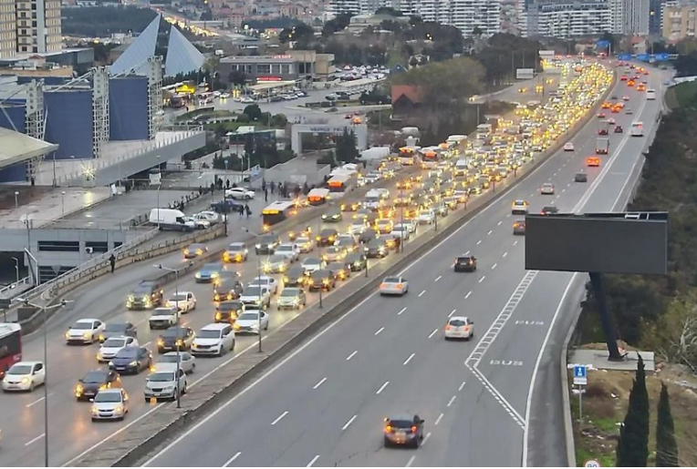 Paytaxtın 10 küçə və prospektində SIXLIQ VAR Paytaxtın 10 küçə və prospektində SIXLIQ VAR