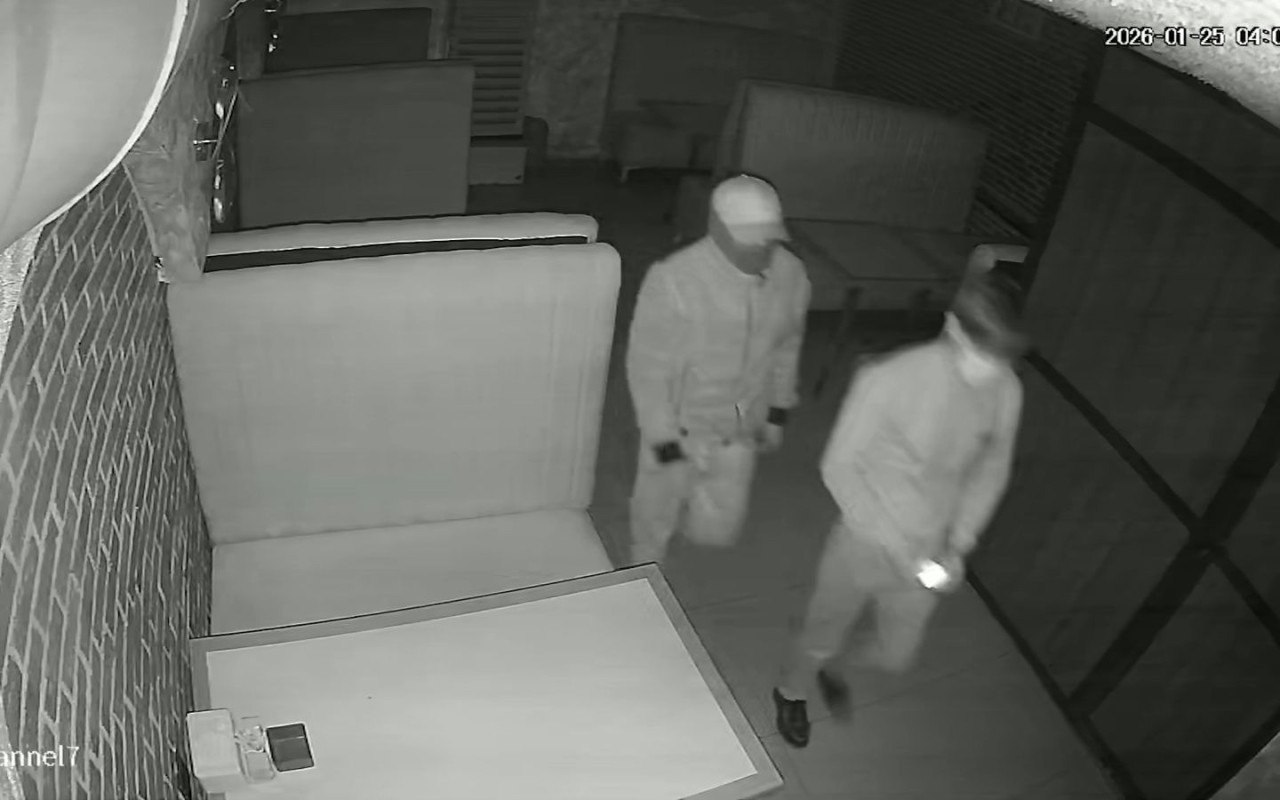 Bakıda kafedən oğurluq edənlər kameraya düşdü &ndash; ANBAAN VİDEO