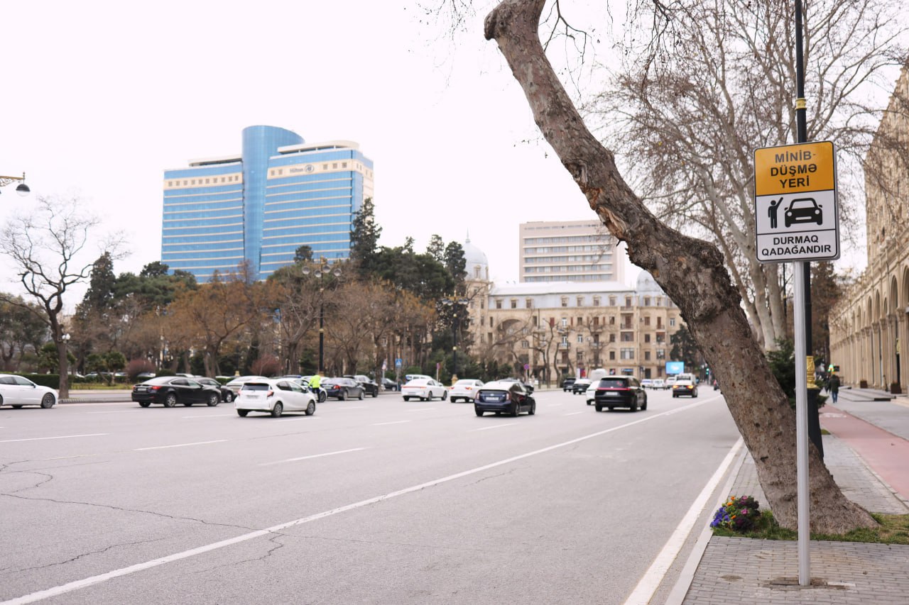 Bakının bu küçələrində yeni minib-düşmə yerləri yaradıldı &ndash; FOTO