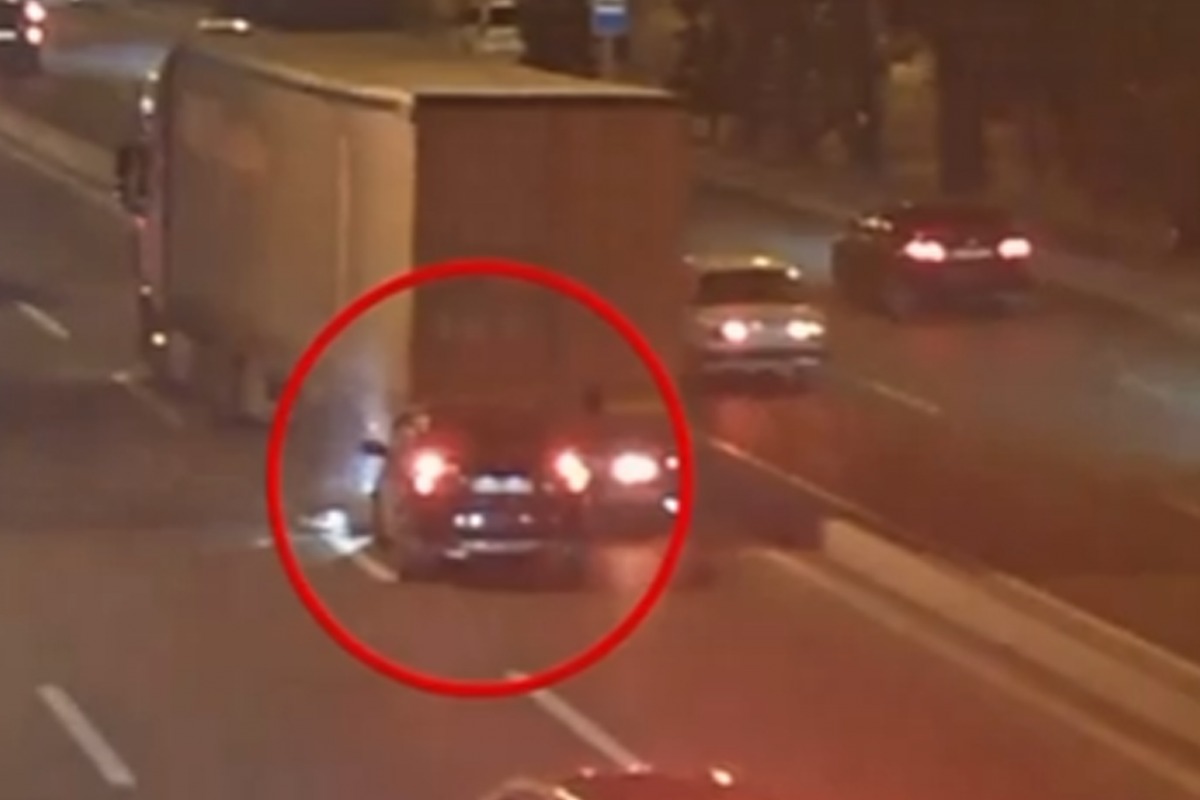 Prospektdə geriyə hərəkət edən yük maşını qəzaya səbəb oldu &ndash; ANBAAN VİDEO