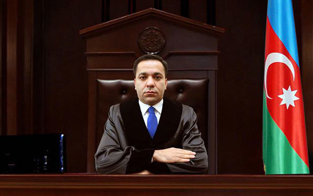 Həmkarları rüşvət alan hakimə güzəşt ETMƏDİ