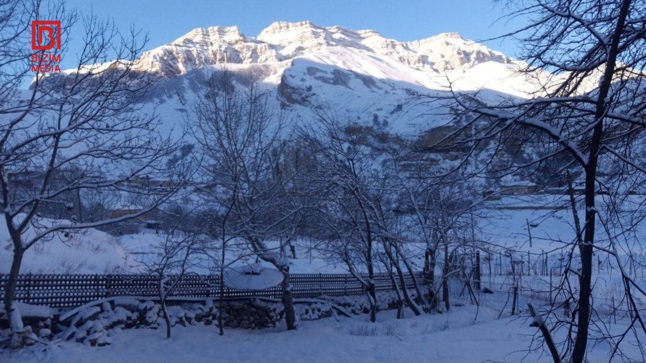 Bu bölgədə avtomobil yolları buz bağlayıb - FOTO
