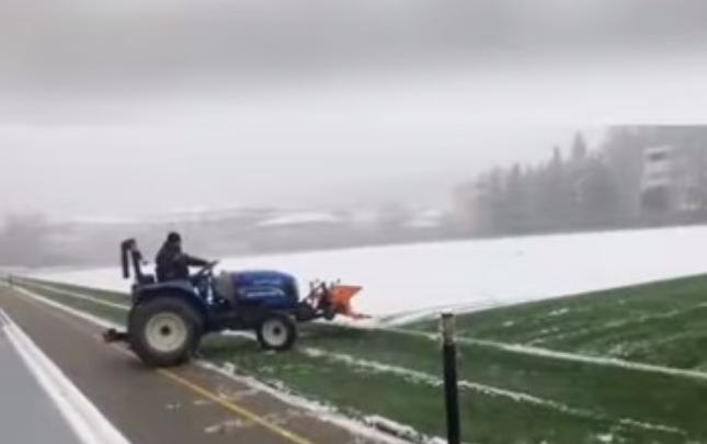 Şamaxı şəhər stadionu qardan təmizlənir – Bu gün “Qarabağ”la oyun olacaq –VİDEO Şamaxı şəhər stadionu qardan təmizlənir – Bu gün “Qarabağ”la oyun olacaq –VİDEO