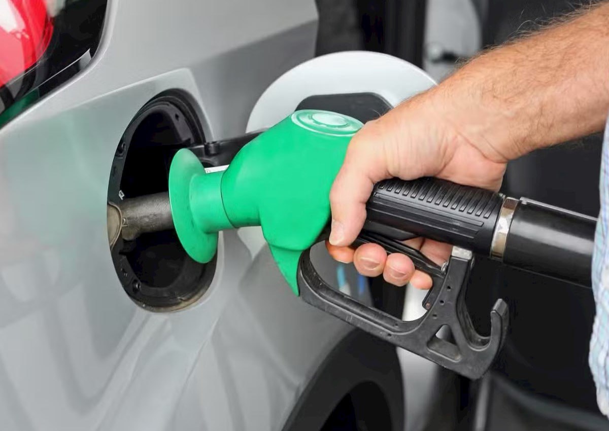 Bu ölkəyə benzinlə işləyən maşın gətirmək qadağandır