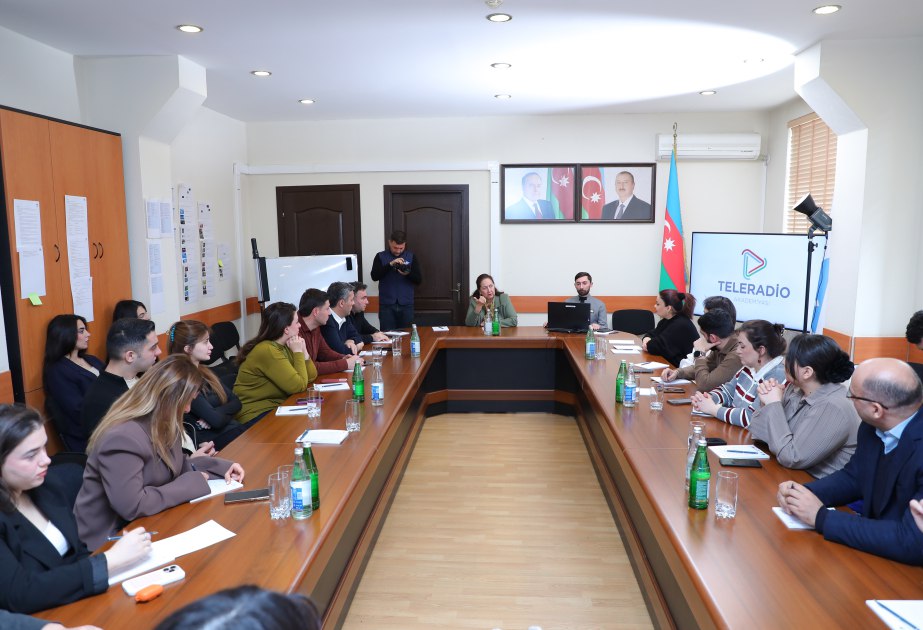 &ldquo;Savadlı danışıq, xəbər dilində məsuliyyət&rdquo; - TƏLİM/FOTO