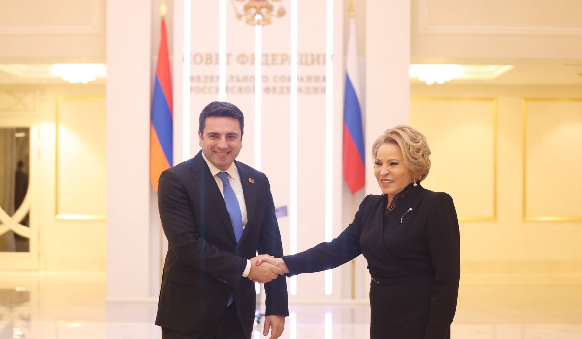 Alen Simonyan niyə Moskvaya gedib? - FOTO