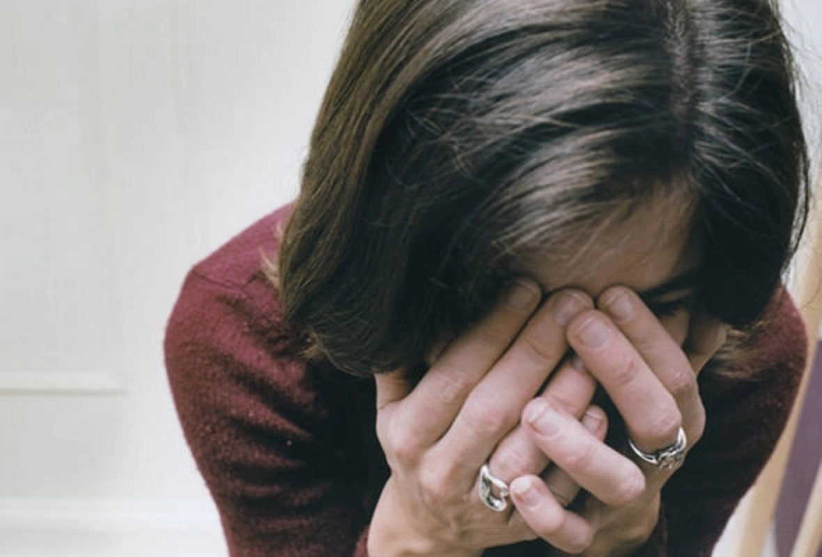 Qadın 2 azyaşlı uşağını 5-ci mərtəbədən tulladı