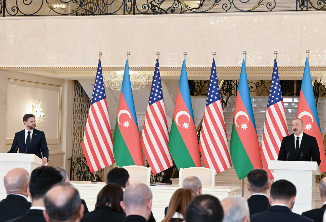 İlham Əliyevlə Cey Di Vens mətbuata bəyanatlarla ÇIXIŞ ETDİLƏR - FOTO