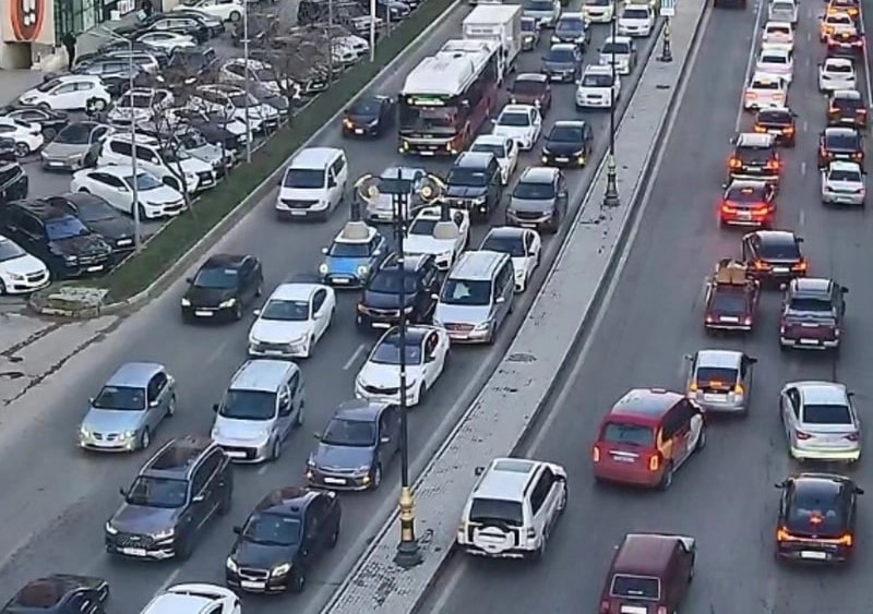 Paytaxtın bəzi yollarında TIXAC VAR