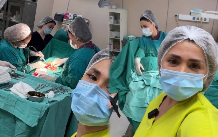 Aparıcını çəkiliş üçün əməliyyat otağına saldılar - Reklam naminə risk - VİDEO