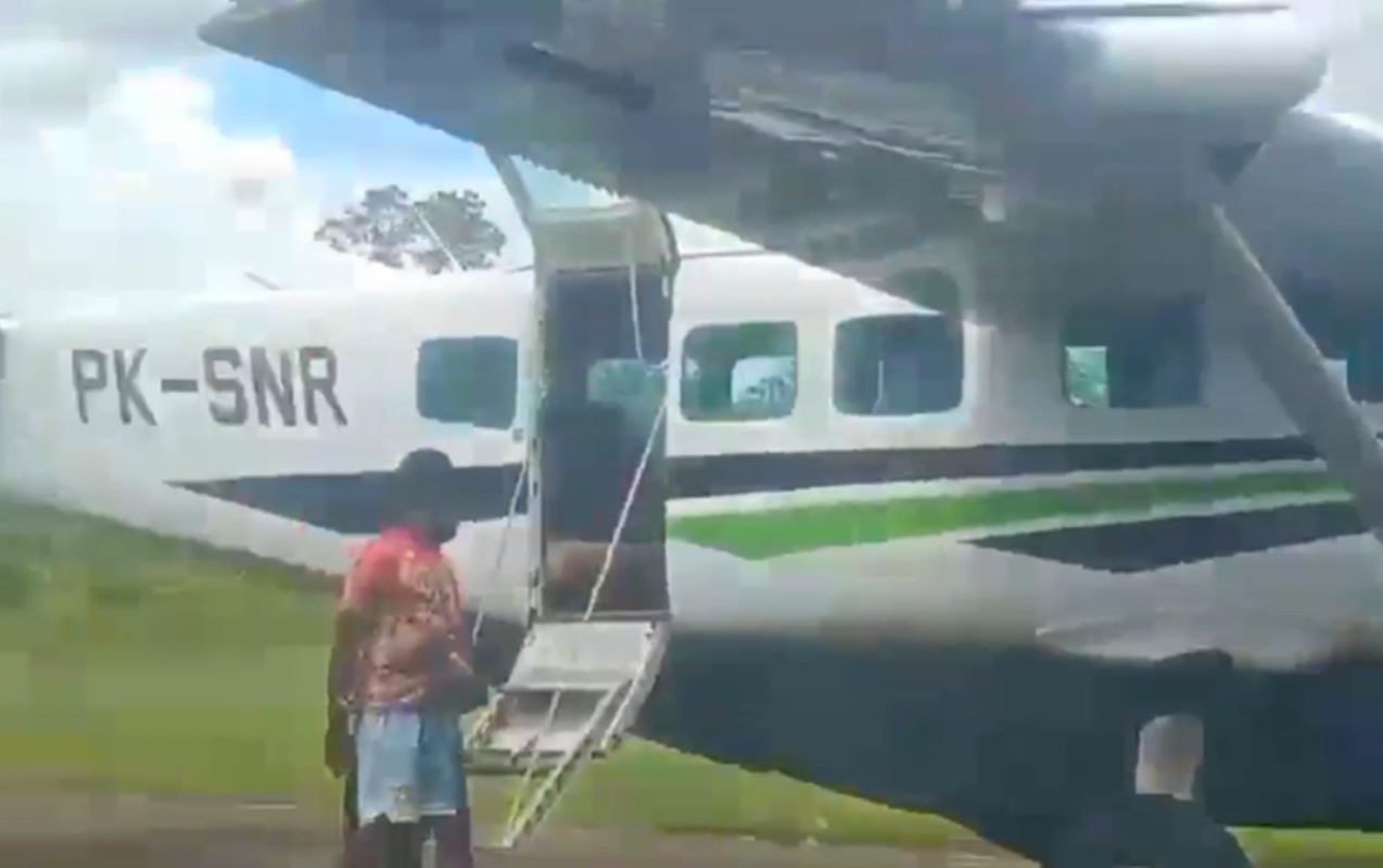 Sərnişin təyyarəsinə hücum: Pilotlar öldürüldü &ndash; VİDEO