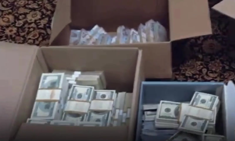 Ramiz Mehdiyevin evindən çıxan milyonlar&ndash; VİDEO