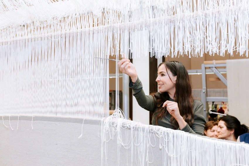 Leyla Əliyeva tarixi xalçanın son ilmələrini özü vurdu &ndash; FOTO