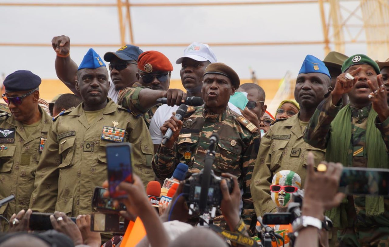 Bu ölkə əhalisini Fransa ilə müharibəyə hazırlaşmağa ÇAĞIRDI