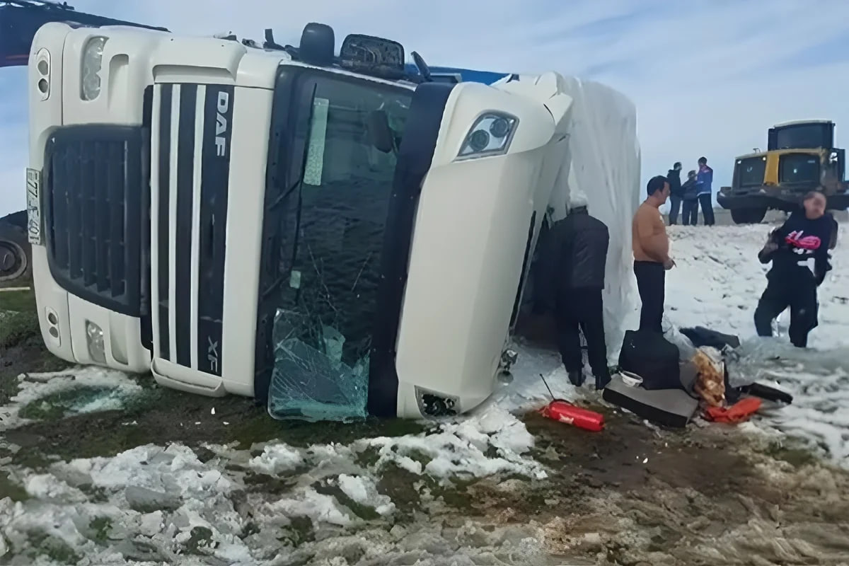 Bakı-Qazax magistralında qorxulu anlar: Yük maşını aşdı &ndash; VİDEO
