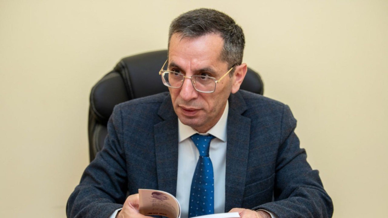 “İndi radiolarda nəinki nadir, heç ortabab səslərə də rast gəlinmir” - Qulu Ağsəslə MÜSAHİBƏ “İndi radiolarda nəinki nadir, heç ortabab səslərə də rast gəlinmir” - Qulu Ağsəslə MÜSAHİBƏ