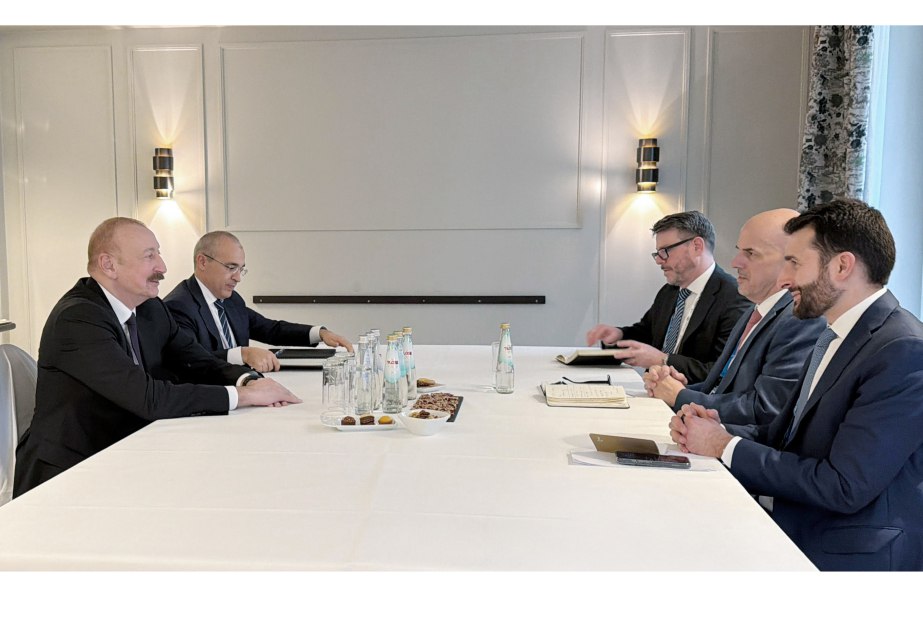 İlham Əliyev Münxendə “Oracle” korporasiyasının baş icraçı direktoru ilə görüşüb İlham Əliyev Münxendə “Oracle” korporasiyasının baş icraçı direktoru ilə görüşüb