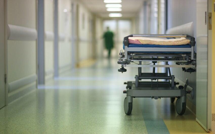 19 bıçaq xəsarəti alan azyaşlı evə buraxıldı