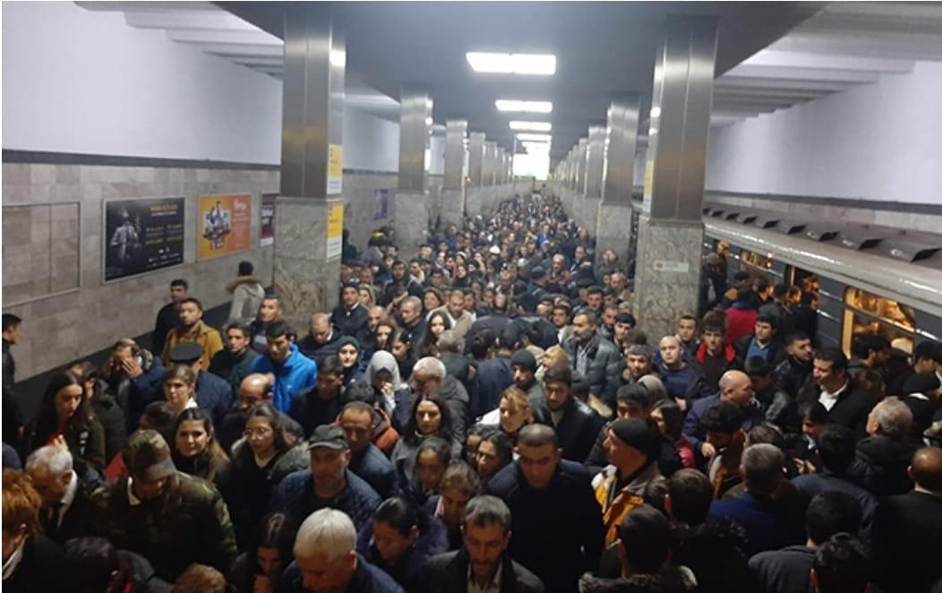 Sabahdan metro və avtobuslarda sıxlıq OLACAQ