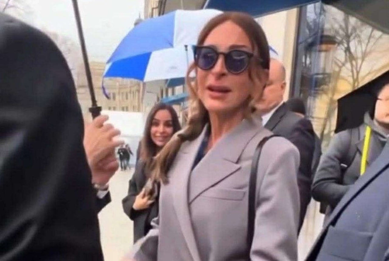 Mehriban Əliyeva Emin Hüseynovu məhv etdi: Qadın paltarında sən idin? - VİDEO