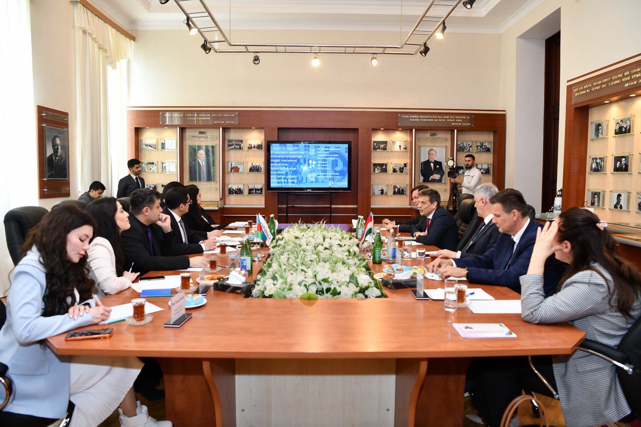 Macarıstanın Azərbaycandakı səfiri Tamaş Yojef Tormanın rəhbərlik etdiyi nümayəndə heyəti ADNSU-da - FOTO