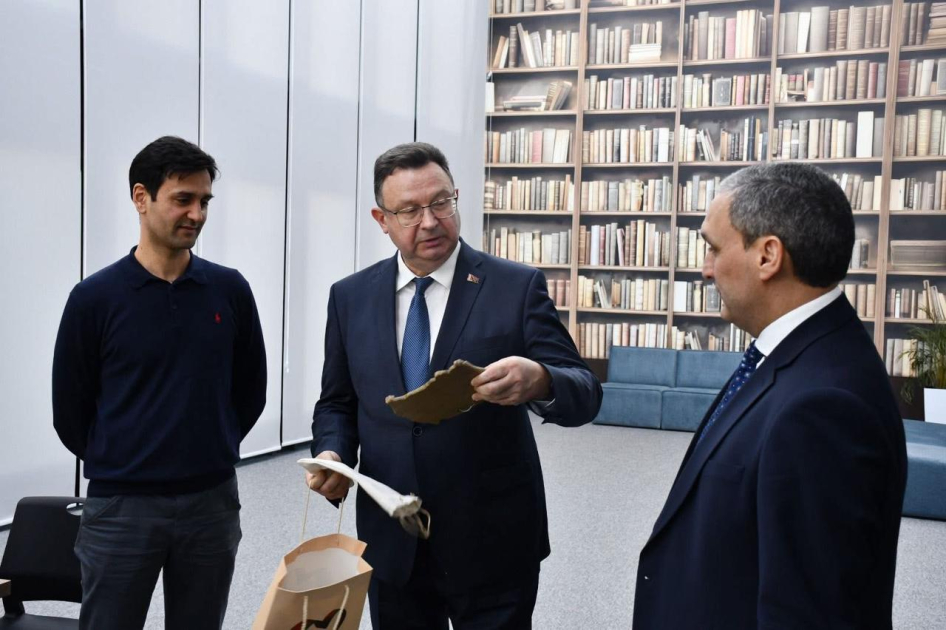 Qarabağ Universiteti ilə Belarusun ali məktəbləri arasında tərəfdaşlıq müzakirə edildi - FOTO Qarabağ Universiteti ilə Belarusun ali məktəbləri arasında tərəfdaşlıq müzakirə edildi - FOTO