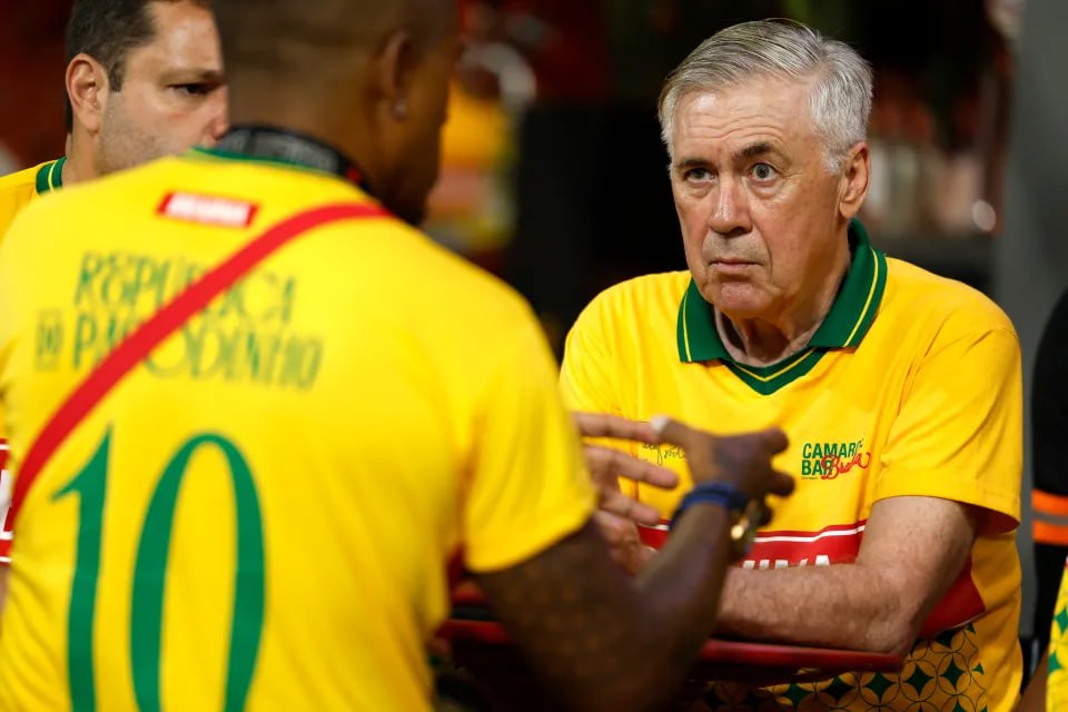 Hamı Ançelottinin qızlarla bu FOTOsundan DANIŞIR