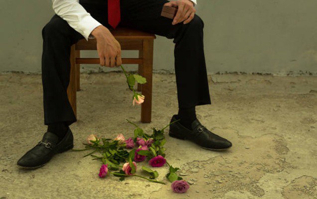 Bakıda kişi Sevgililər günündə keçmiş arvadının yeni ərini BIÇAQLAYIB Bakıda kişi Sevgililər günündə keçmiş arvadının yeni ərini BIÇAQLAYIB