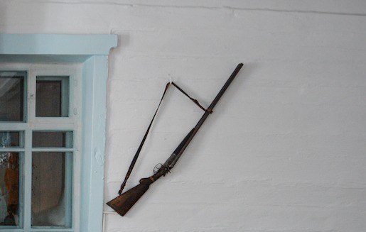 Faciəyə aparan SƏHLƏNKARLIQ: Nəzarətsiz silahlarla övlad cinayət törədərsə, valideynini hansı cəza gözləyir?