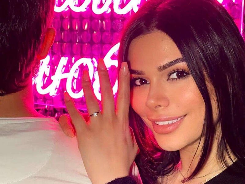 "Ərə getdiklərim evə çörək almırdı, qalsın ki, mənə maşın alsınlar" "Ərə getdiklərim evə çörək almırdı, qalsın ki, mənə maşın alsınlar"