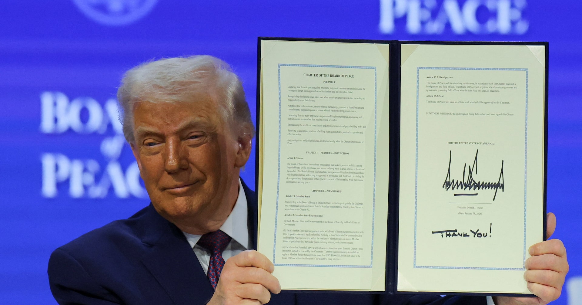 Tramp Sülh Şurasının yekun qətnaməsini İMZALADI Tramp Sülh Şurasının yekun qətnaməsini İMZALADI