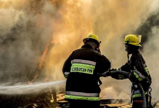 Yevlaxda açıq ərazidə YANĞIN OLDU Yevlaxda açıq ərazidə YANĞIN OLDU