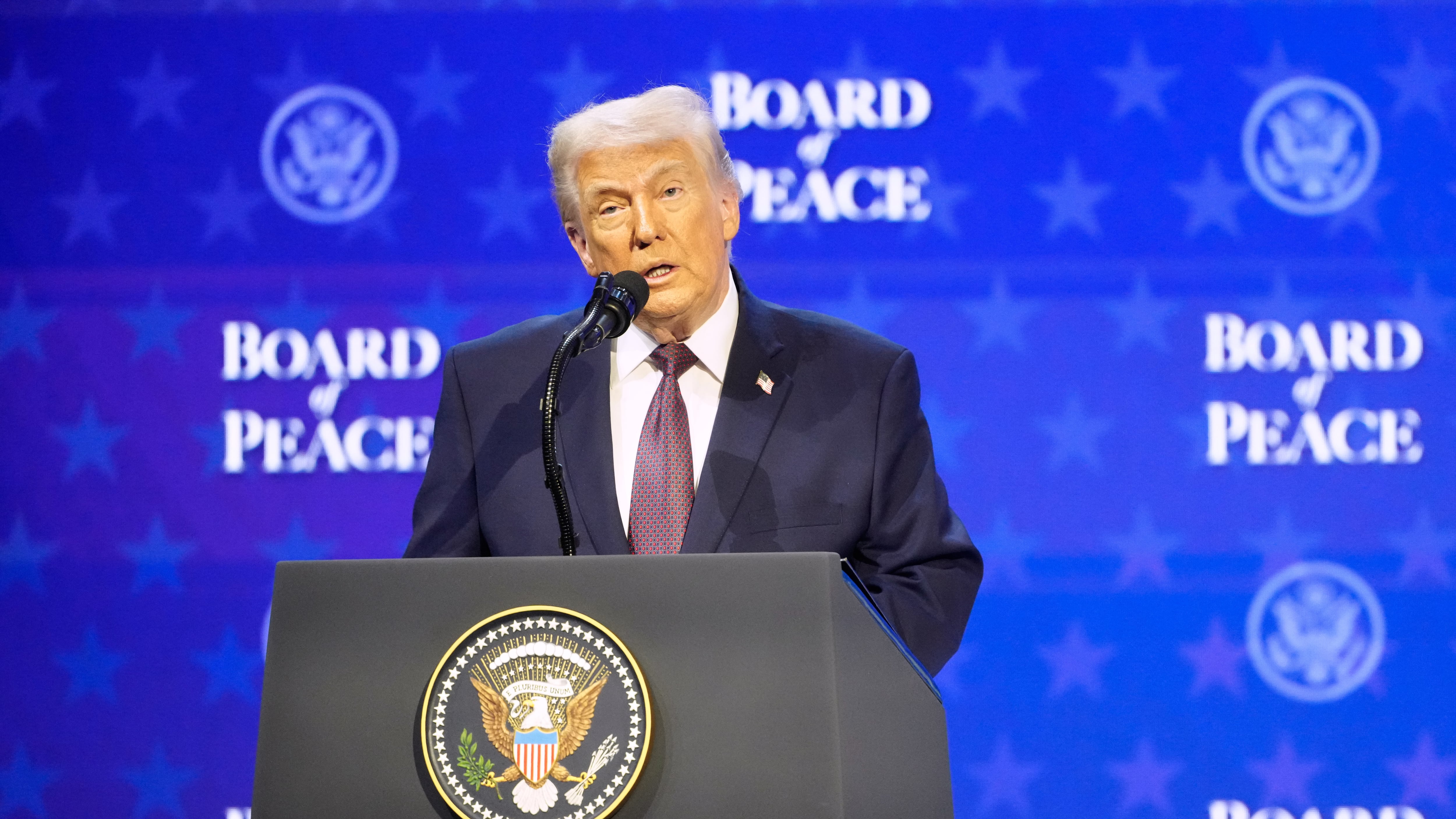 Tramp: "Azərbaycan və bir sıra ölkələr Sülh Şurasına yeddi milyard dollar yatırıblar" - VİDEO Tramp: "Azərbaycan və bir sıra ölkələr Sülh Şurasına yeddi milyard dollar yatırıblar" - VİDEO